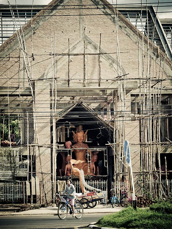 งดงามวิจิตรศิลป์บนต้นเทียนพรรษา