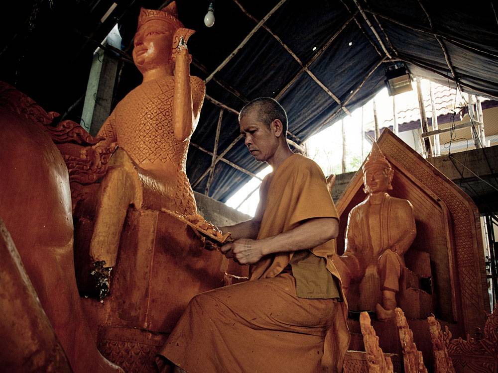 งดงามวิจิตรศิลป์บนต้นเทียนพรรษา
