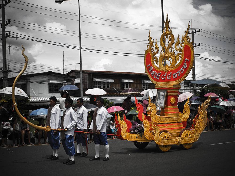งดงามวิจิตรศิลป์บนต้นเทียนพรรษา