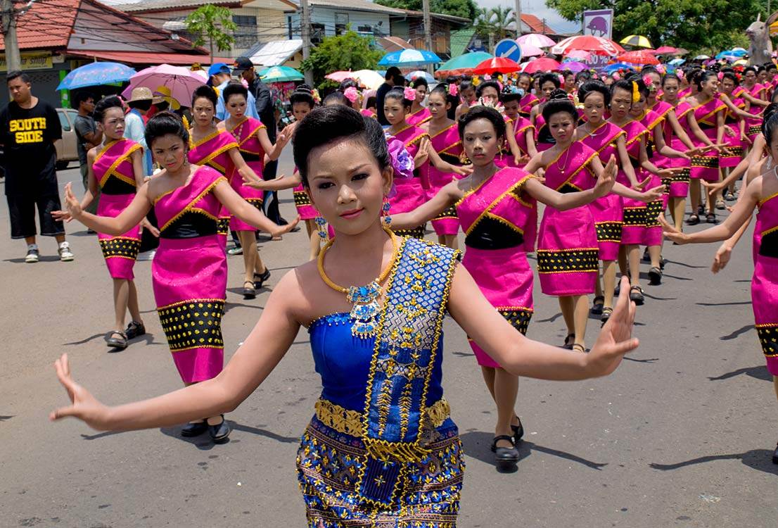 งดงามวิจิตรศิลป์บนต้นเทียนพรรษา