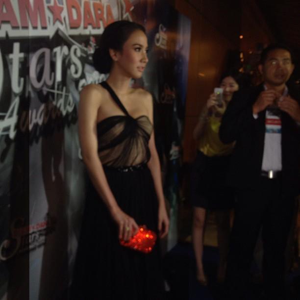 "อั้ม พัชราภา"สวยเริ่ดเจิดจรัส@SIAMDARA STARS AWARDS 2012!