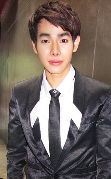 เป๊ก-ผลิตโชค โต้ อัพหน้าเสริมดั้งอีกรอบ แค่ดัดฟัน-ผอมลง