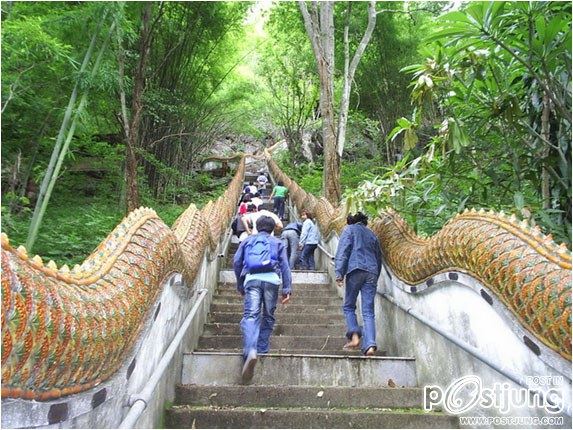 ทางขึ้นถ้ำ