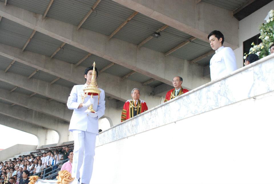 แกงส้ม ผู้แทนอัญเชิญพระมหามงกุฎและฉัตรปริวาร @ KMITL