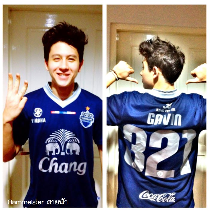 ดารากับเสื้อฟุตบอลบุรีรัมย์