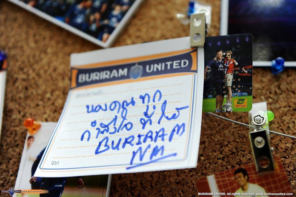 ดารากับเสื้อฟุตบอลบุรีรัมย์