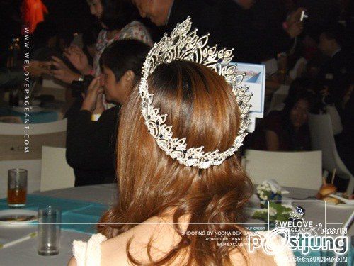 น้องกิฟท์ นางสาวไทย ร่วมงานสยามดาราสตาร์อวร์อด 2012