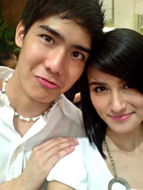 ยิ้มพิมพ์ใจของRobi domingo