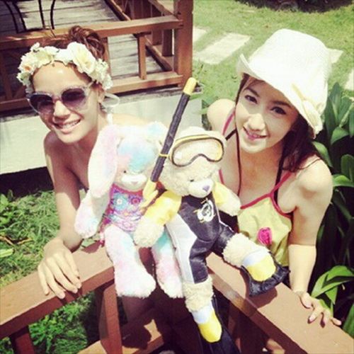 ต่าย ชัชฎาภรณ์"" ดาราสาวชื่อดังช่อง 7 หวิดดับ ซิ่งรถชนท้ายเก๋งเสียหลักกระแทกขอบทางด่วน