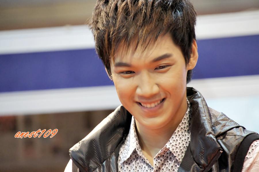 แกงส้ม  Dapper Star คนล่าสุด @ยอดงานประมูลCHARITY T-SHIRTS Paradise park