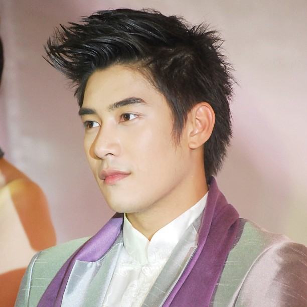หล่อมากมาย