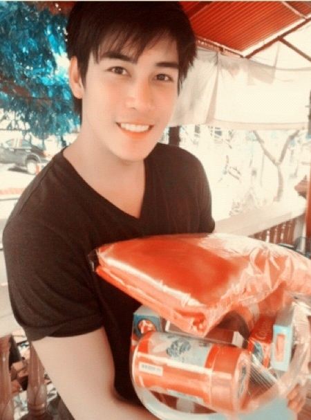 หล่อมากมาย