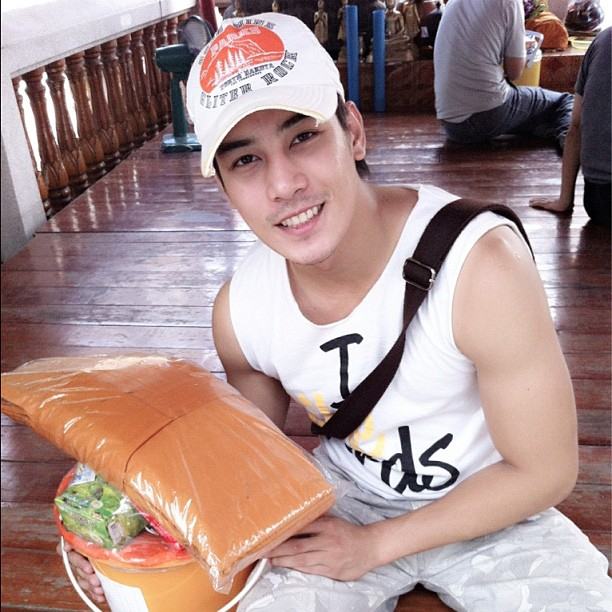 หล่อมากมาย