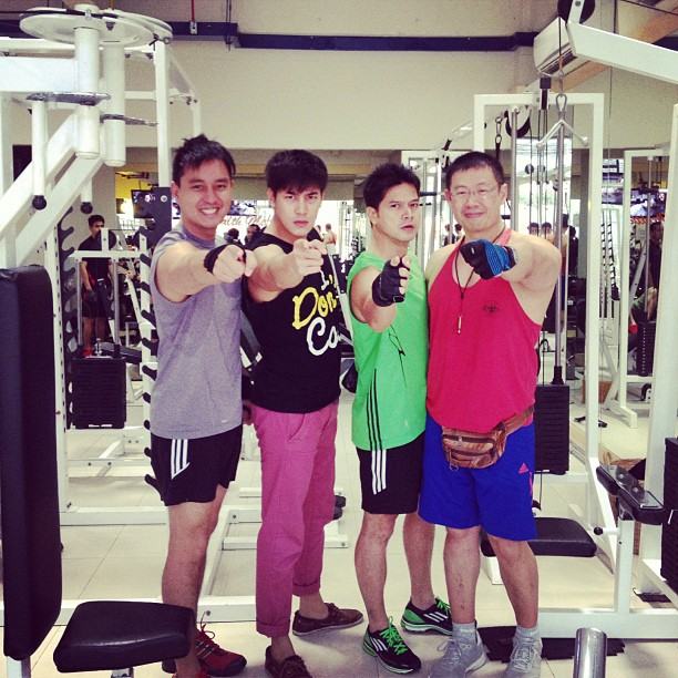 เคน ภูภูมิ อินฯกับเพื่อนๆ