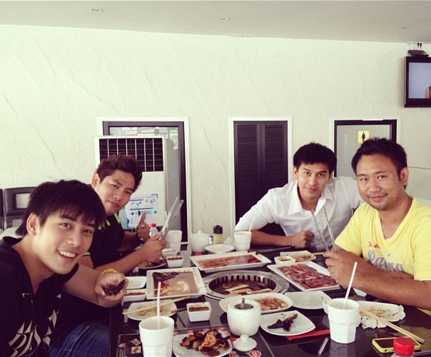 เคน ภูภูมิ อินฯกับเพื่อนๆ