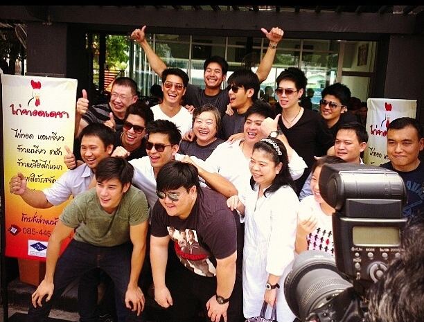 เคน ภูภูมิ อินฯกับเพื่อนๆ