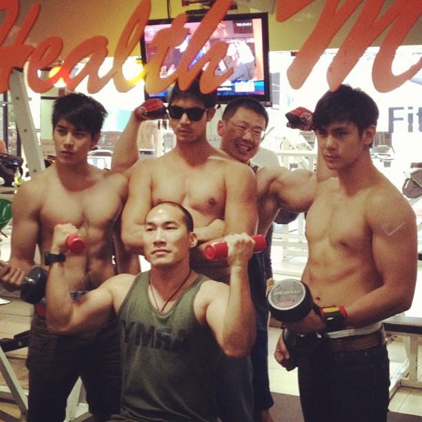 เคน ภูภูมิ อินฯกับเพื่อนๆ
