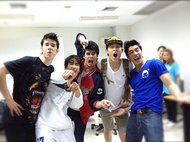 เคน ภูภูมิ อินฯกับเพื่อนๆ