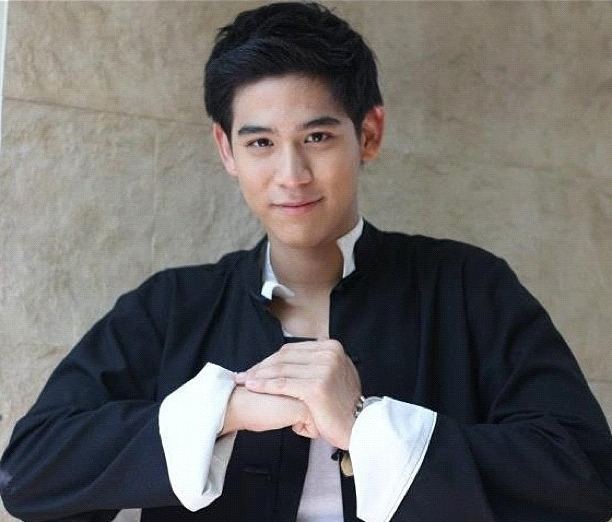 มองมุมไหนก็หล่อ