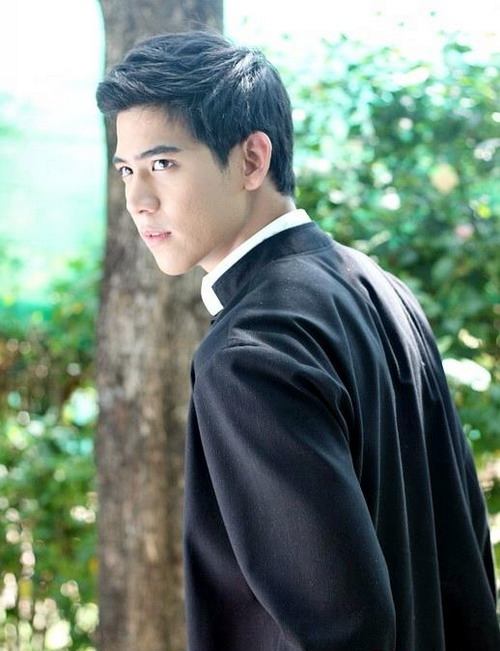 มองมุมไหนก็หล่อ