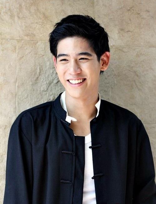 มองมุมไหนก็หล่อ