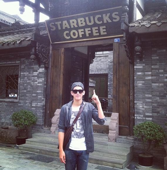 มองมุมไหนก็หล่อ