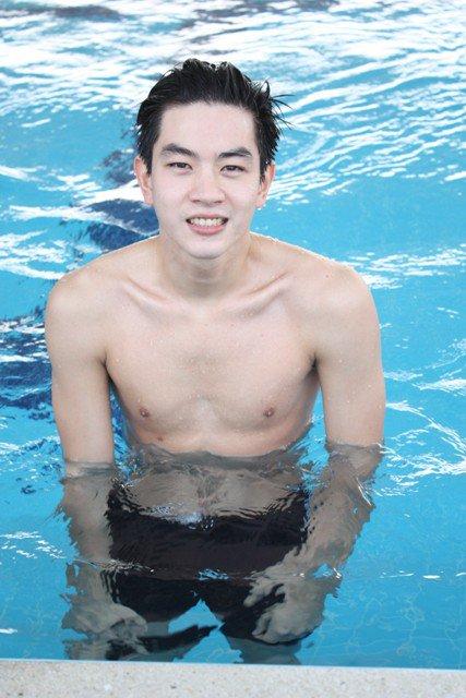 โทนี่ รากแก่น