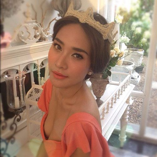 แฟชั่น แอคเซสเซอรี่ประดับผมดารา เริ่ดได้อีก...