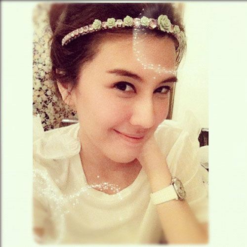 แฟชั่น แอคเซสเซอรี่ประดับผมดารา เริ่ดได้อีก...