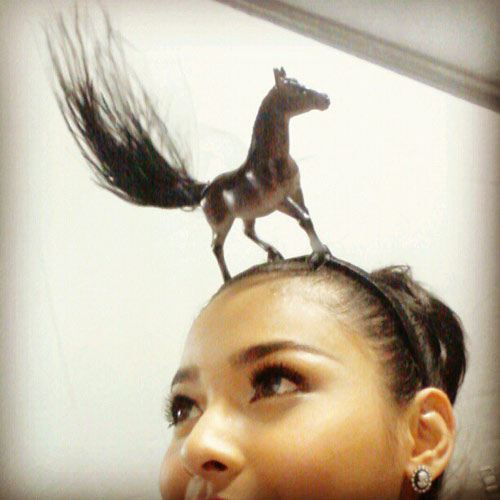 แฟชั่น แอคเซสเซอรี่ประดับผมดารา เริ่ดได้อีก...