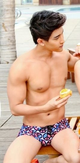 ใครหล่อบ้าง
