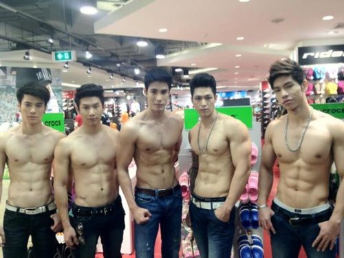 ใครหล่อบ้าง