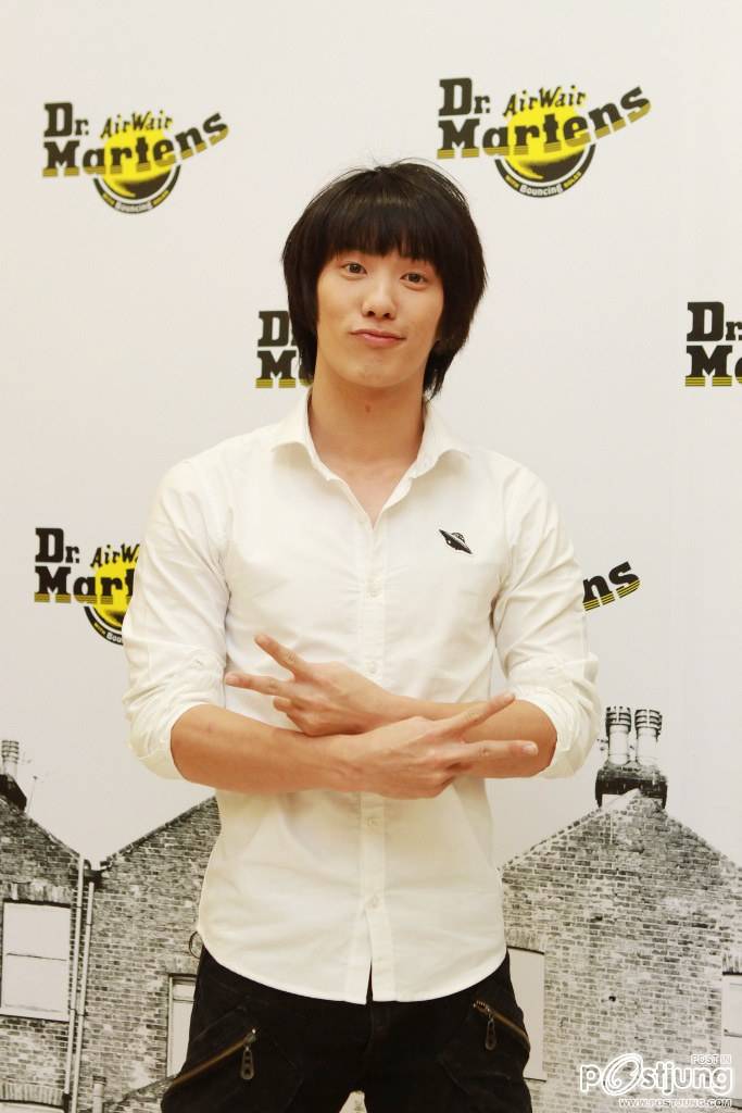เคน ภูภูมิ ร่วมงานเปิด Dr.Martens Stand alone Shop แห่งแรกในเมืองไทย