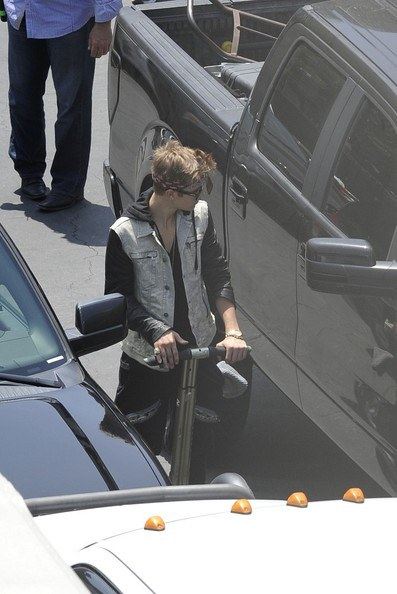 1Justin Bieber Is Having A Bad Day 2 Justin Bieber Shoots a Music Video