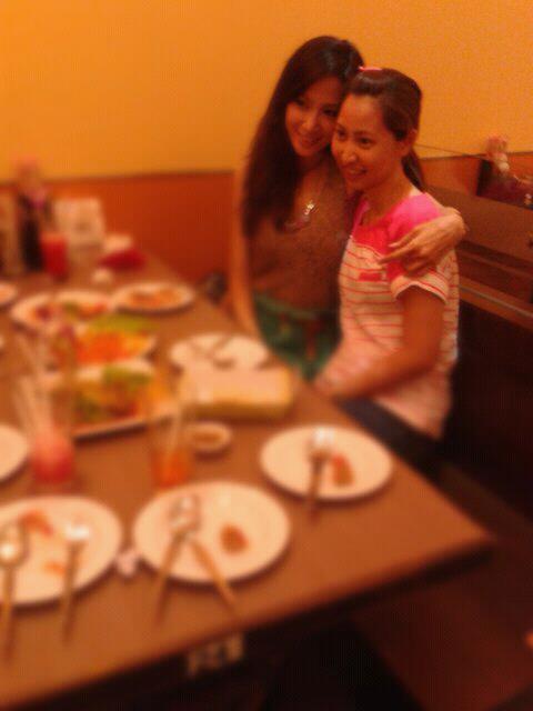 ยุ้ย จีรนันท์ถ่ายรูปคู่แฟนคลับแบบน่ารักเป็นกันเอง