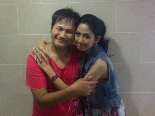 ยุ้ย จีรนันท์ถ่ายรูปคู่แฟนคลับแบบน่ารักเป็นกันเอง