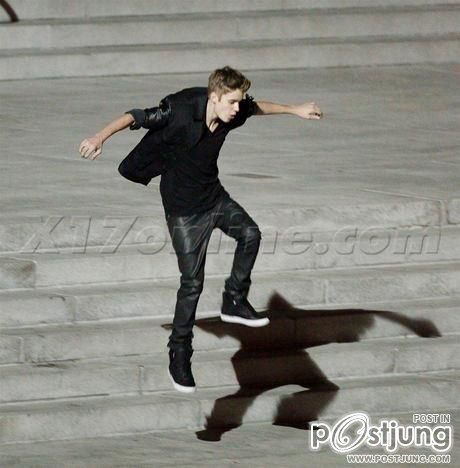 จัสตินถ่าย MV เพลง as long as you love meคะ :D