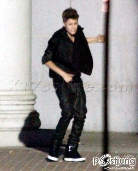 จัสตินถ่าย MV เพลง as long as you love meคะ :D