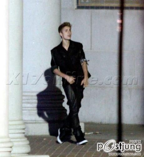 จัสตินถ่าย MV เพลง as long as you love meคะ :D