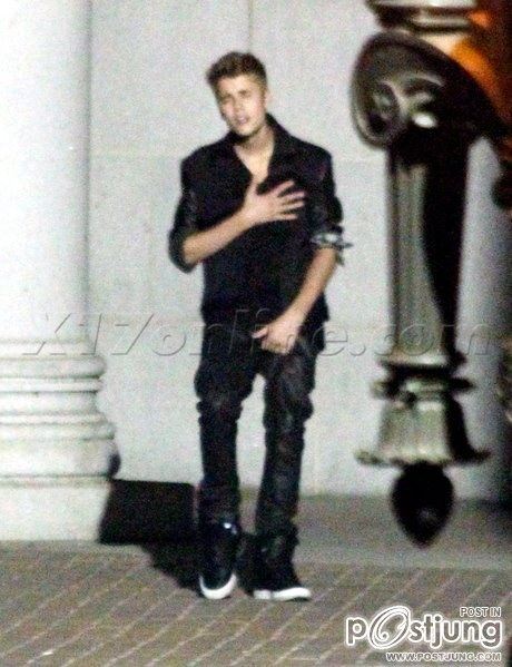 จัสตินถ่าย MV เพลง as long as you love meคะ :D