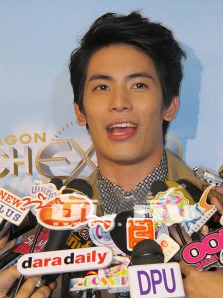 สน หล่อหน้าหวานๆ