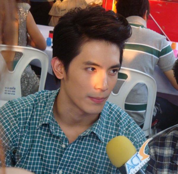 สน หล่อหน้าหวานๆ
