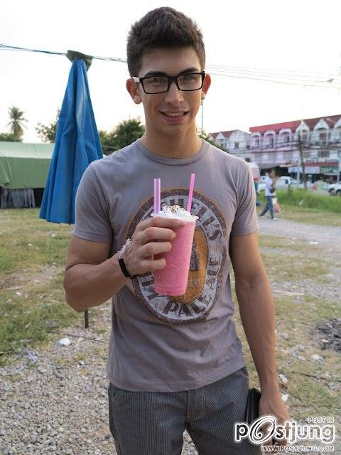 พี่หวาย เเละ อองตวน