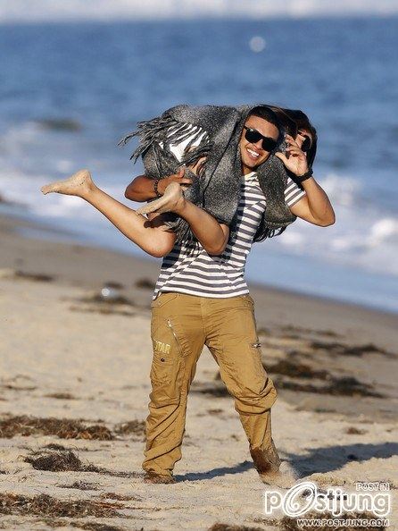 Selena Gomez Plays on the Beach