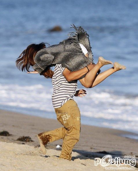 Selena Gomez Plays on the Beach