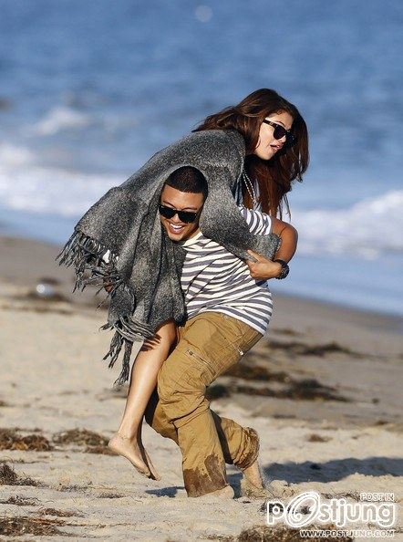 Selena Gomez Plays on the Beach