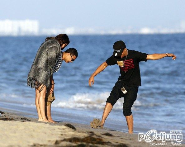 Selena Gomez Plays on the Beach