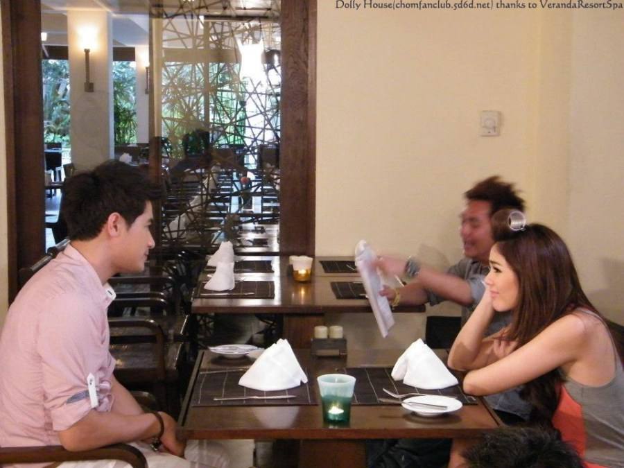 ชมพู่ อารยา ในกองละครคุณสามี(กำมะลอ)ที่รัก