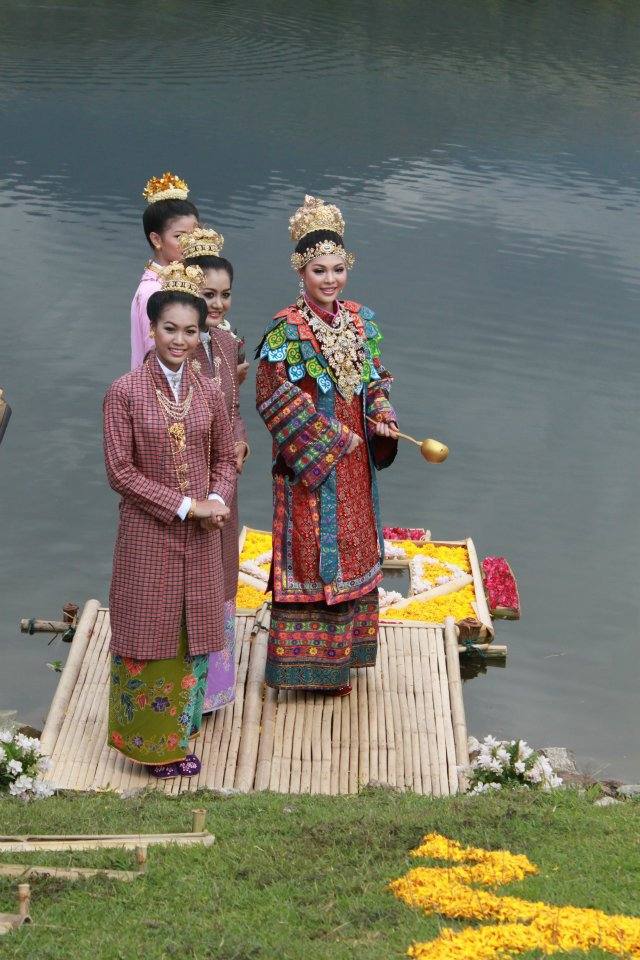 พิธีไหว้ครูวิจิตรศิลป์ มช. 2555