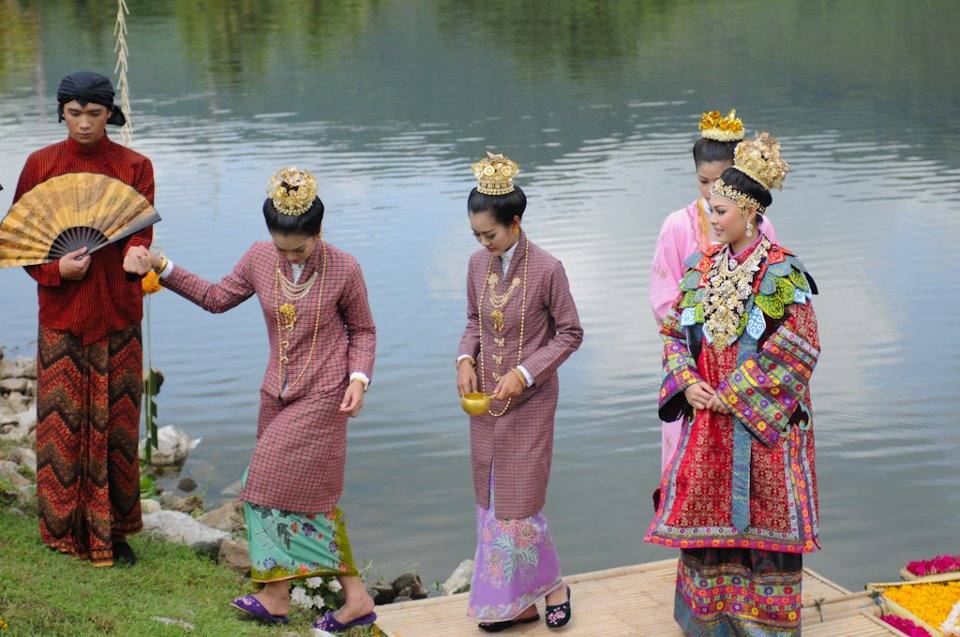 พิธีไหว้ครูวิจิตรศิลป์ มช. 2555